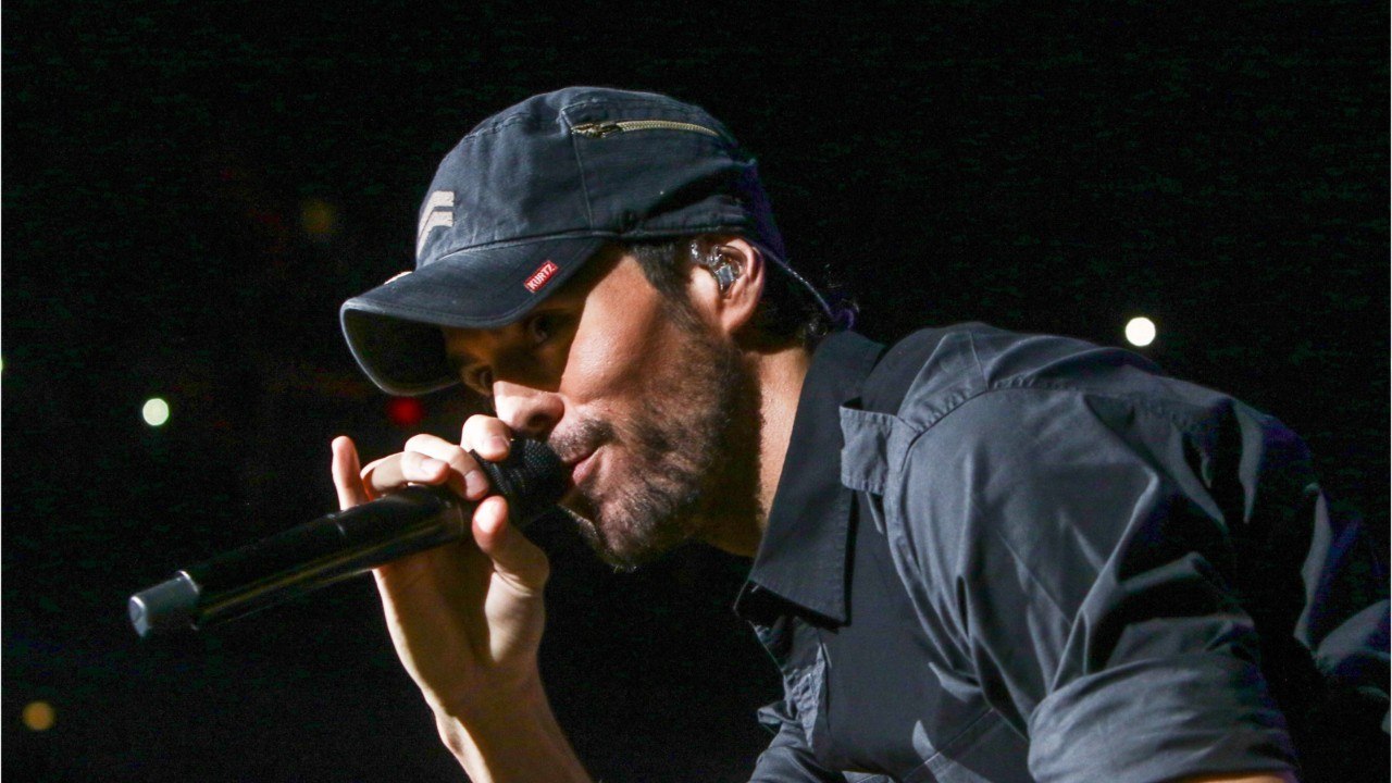 FEMME ACTUELLE - Enrique Iglesias : quand son fils de 15 mois l'imite à la perfection