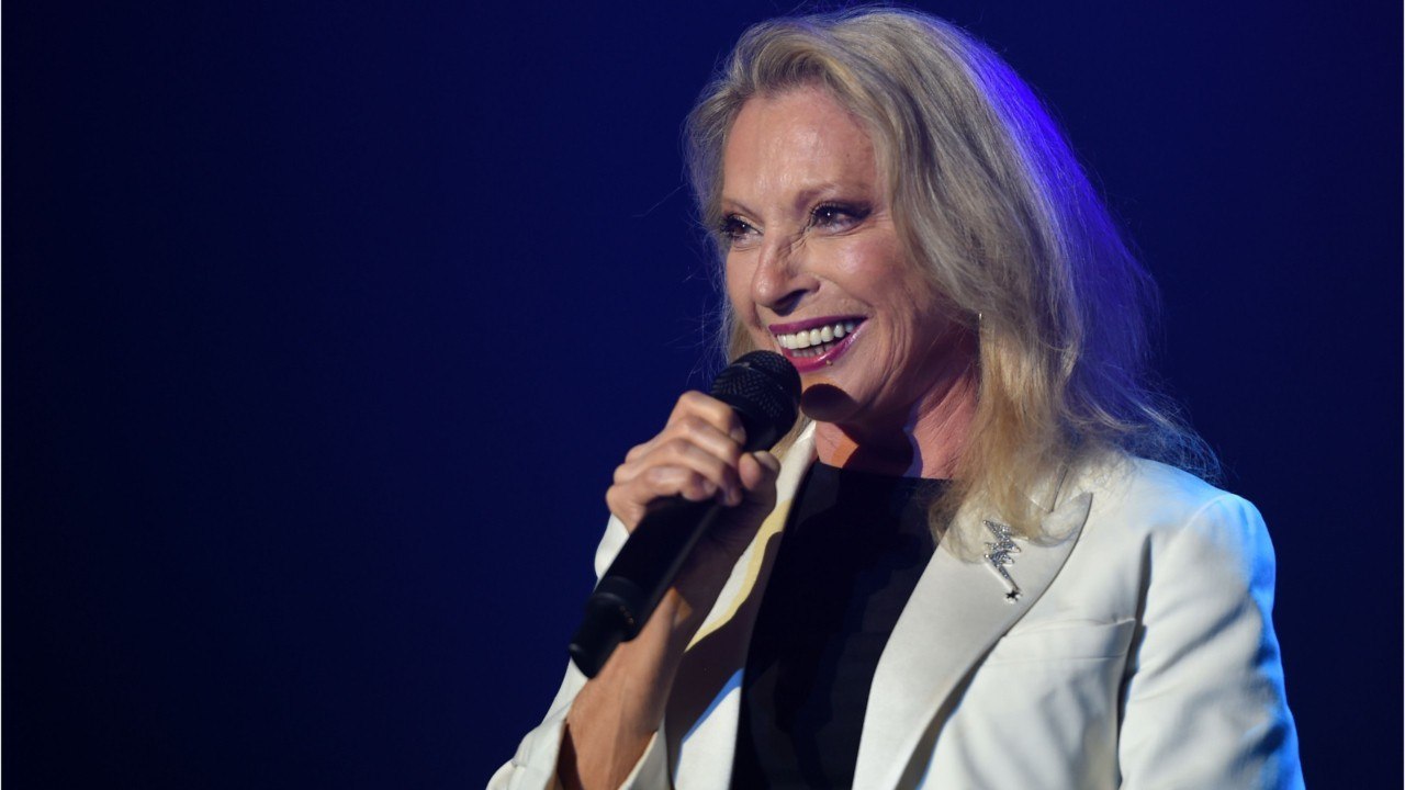 FEMME ACTUELLE - Véronique Sanson, atteinte d'un cancer de la gorge, se confie sur son retour sur scène : "J'avais peur de tout et j'avais peur de rien"