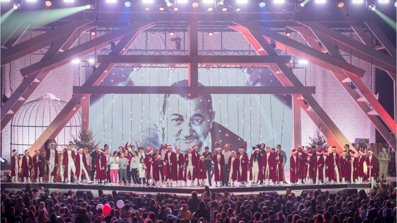 FEMME ACTUELLE - Les Enfoirés : voilà pourquoi Véronique Sanson, Eddy Mitchell et Michel Sardou ne participent plus au spectacle