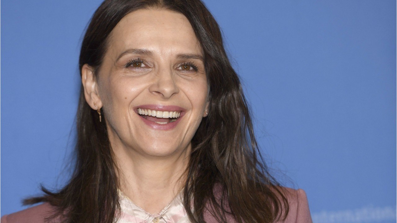 Femme Actuelle Juliette Binoche Tr S Heureuse Avec Son Compagnon Et Ses Enfants C Est