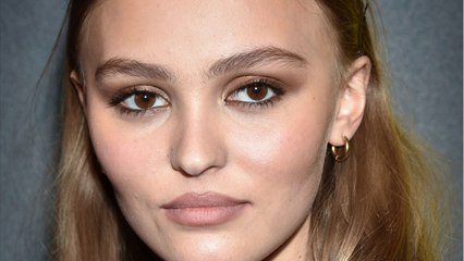 FEMME ACTUELLE - Lily-Rose Depp, superbe et sensuelle dans une veste en cuir au décolleté plongeant