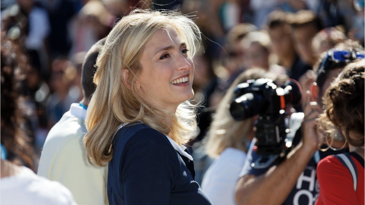 FEMME ACTUELLE - Julie Gayet, acrobate : ses incroyables prouesses physiques dévoilées