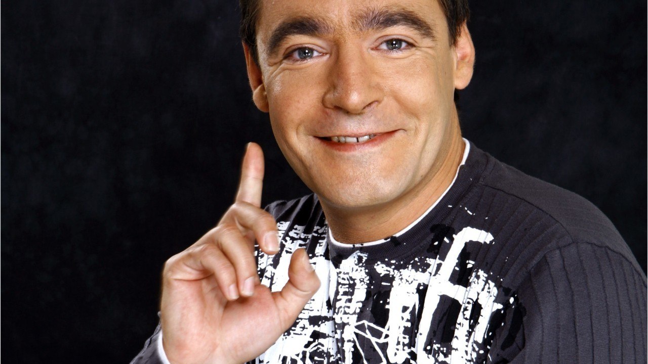 FEMME ACTUELLE - Jean Dujardin : l'acteur a-t-il pris la grosse tête ? Un ancien membre de Nous Ç Nous balance