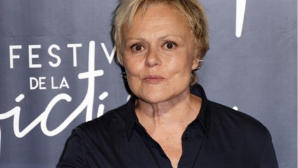 FEMME ACTUELLE - Muriel Robin pousse un coup de gueule contre le classement des personnalités préférées des Français