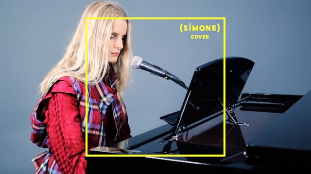 SIMONE COVER : Yorina reprend Téléphone Moi de Nicole Croisille
