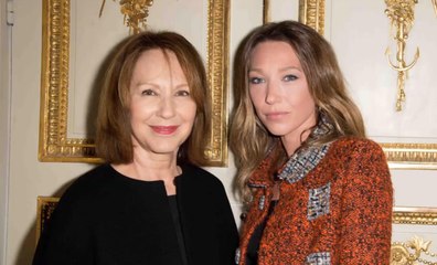 FEMME ACTUELLE - Nathalie Baye publie une photo émouvante de Johnny Hallyday avec leur fille Laura Smet, bébé