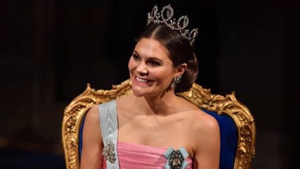 FEMME ACTUELLE - Victoria de Suède recycle une robe de gala portée par sa mère 23 ans plus tôt !