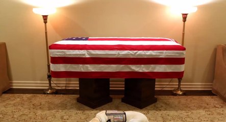 FEMME ACTUELLE -  Sully, le Chien de George Bush accompagne le cercueil de son maître