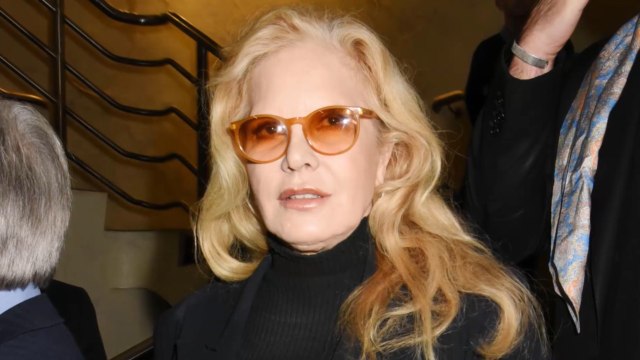 FEMME ACTUELLE - En larmes, Sylvie Vartan réagit aux propos de Laeticia Hallyday