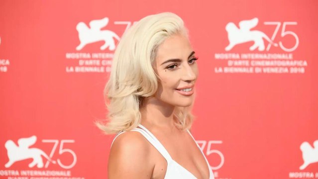 FEMME ACTUELLE - Lady Gaga fait le buzz en affichant ses vergetures