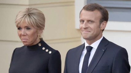 FEMME ACTUELLE - Brigitte Macron, son look sans faute en petite robe noire