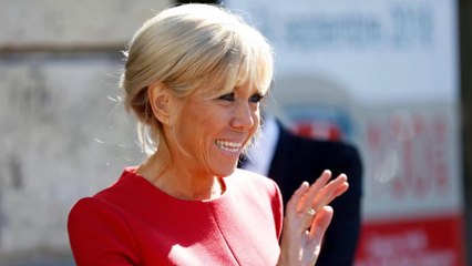 FEMME ACTUELLE - Brigitte Macron : son look ultra-chic en petite robe rouge