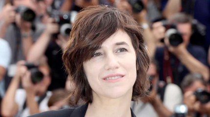 FEMME ACTUELLE - Charlotte Gainsbourg dévoile ce qui rendait fou de jalousie son père