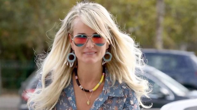 FEMME ACTUELLE - Laeticia Hallyday : comme Brigitte Macron, elle adopte la tendance métallisée ultra-chic