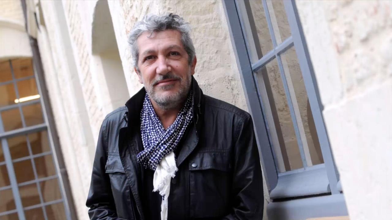 FEMME ACTUELLE - Alain Chabat : des questions du jeu de société "Burger Quiz" se moquent de Cyril Hanouna