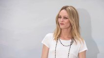 FEMME ACTUELLE - Make-up nude, carré wavy...Vanessa Paradis radieuse au défilé Chanel
