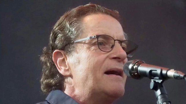 FEMME ACTUELLE - Francis Cabrel sur scène : sa femme Mariette, sa plus grande fan