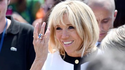 FEMME ACTUELLE - Brigitte Macron, superbe en doré pour soutenir les Bleus !