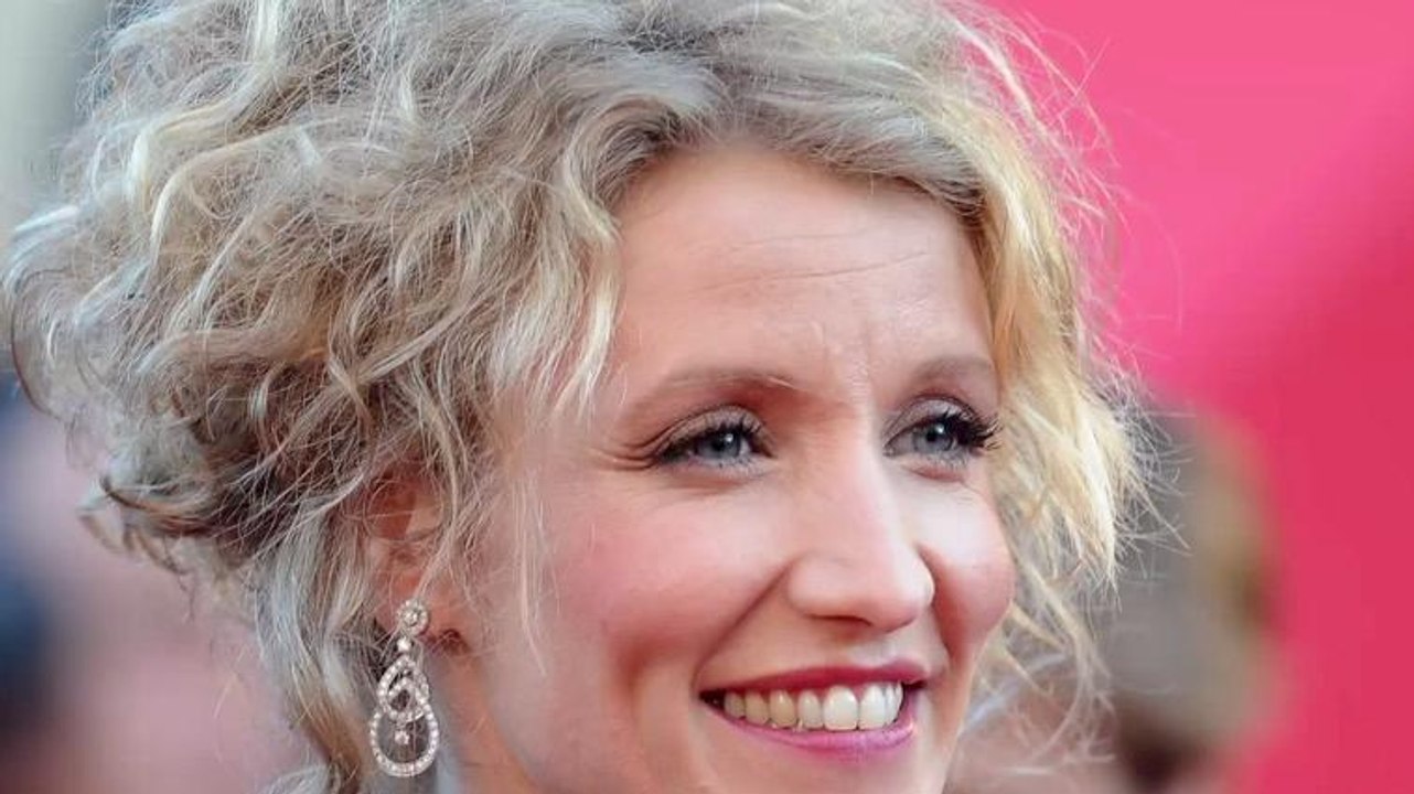 FEMME ACTUELLE - Alexandra Lamy, 46 ans, sublime en maillot de bain à la plage