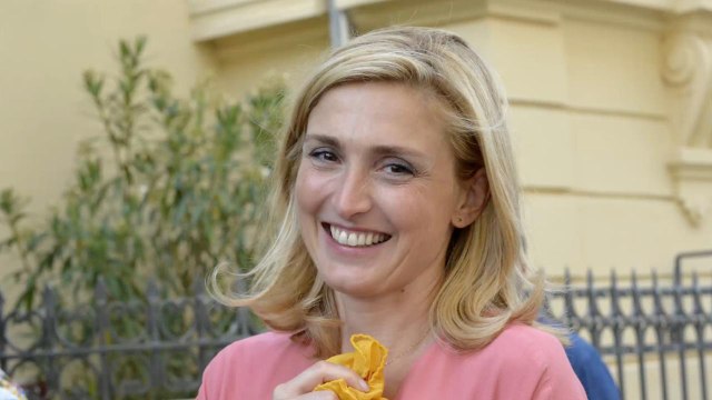 FEMME ACTUELLE - Mariage de Thomas Hollande : pourquoi Julie Gayet n'était pas présente parmi les invités ?
