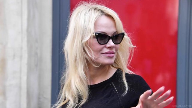 FEMME ACTUELLE - Pamela Anderson discrète , loin de son compagnon Adil Rami