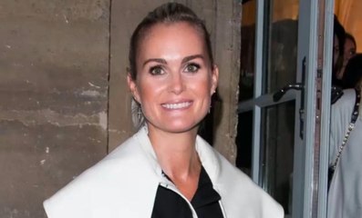 FEMME ACTUELLE - Laeticia Hallyday : souriante et décontractée lors d’un footing entre amis à Los Angeles