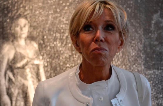 FEMME ACTUELLE - Brigitte Macron : sa réaction quand elle a appris la mort de Johnny Hallyday