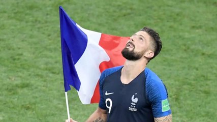 FEMME ACTUELLE - Olivier Giroud tient sa promesse et se rase la tête