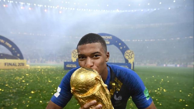 FEMME ACTUELLE - Les Bleus champions du monde : Kylian Mbappé est-il en couple ?