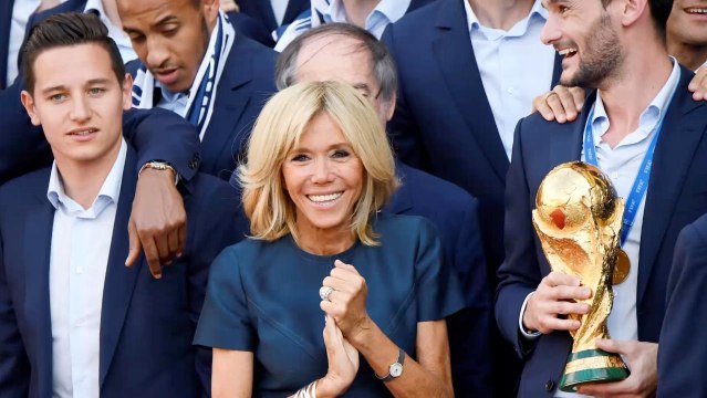 FEMME ACTUELLE - Brigitte Macron, élégante pour recevoir les Bleus à l’Elysée
