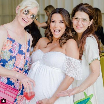 FEMME ACTUELLE - Eva Longoria, très enceinte, célèbre sa baby shower en pyjama