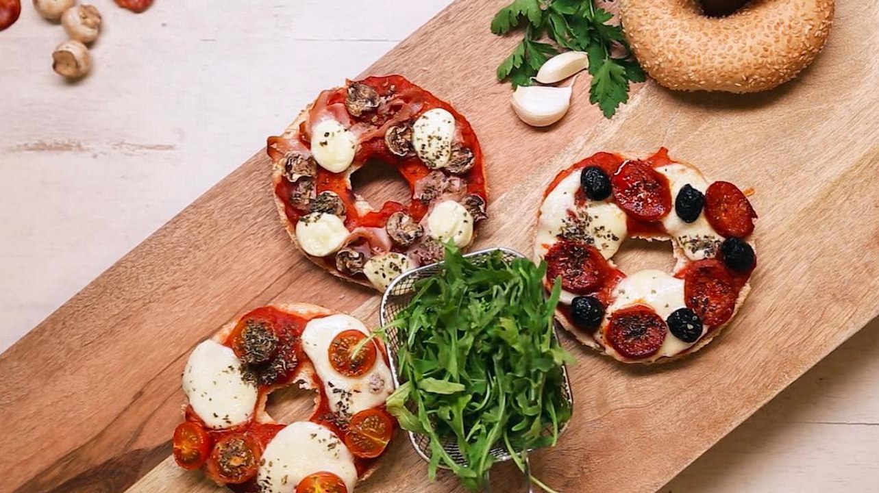 CUISINE ACTUELLE - Les recettes de Dr Bonne Bouffe - l'apéro sain : le bagel pizza