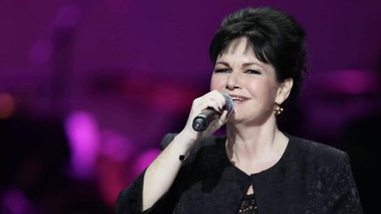 FEMME ACTUELLE - Obsèques de Maurane : l’adieu déchirant de sa fille Lou