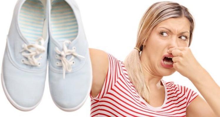 Chaussures : 10 astuces pour enlever les mauvaises odeurs ! : Femme  Actuelle Le MAG