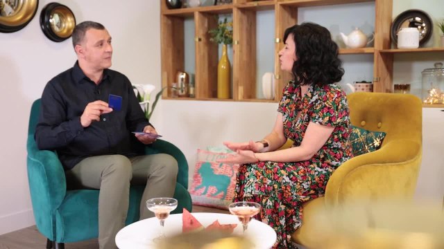 FEMME ACTUELLE - Le petit tuto de Marc Angel : les cartes