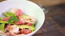 CUISINE ACTUELLE - La recette de la salade d'avocat et pamplemousse aux crevettes