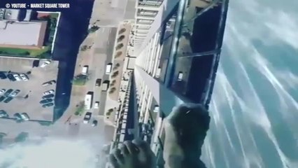 FEMME ACTUELLE - Une piscine suspendue dans le vide qui donne le vertige