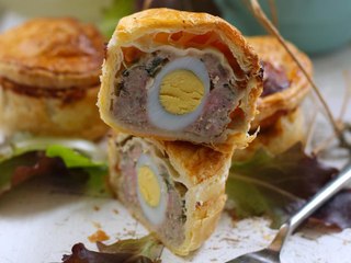 Cuisine Actuelle - Mini tourtes de Pâques à l'oeuf de caille