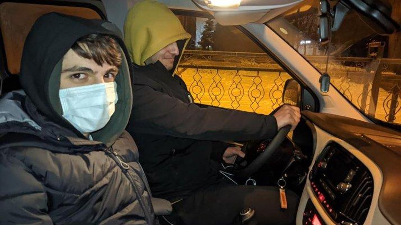 Hava eksi 23 derece oldu, sürücüler gece nöbetine başladı