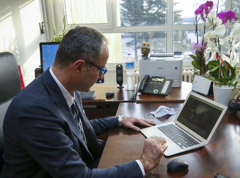 Hacettepe Tıp Fakültesi Dekanı Demiryürek, AA'nın Yılın Fotoğrafları oylamasına katıldı