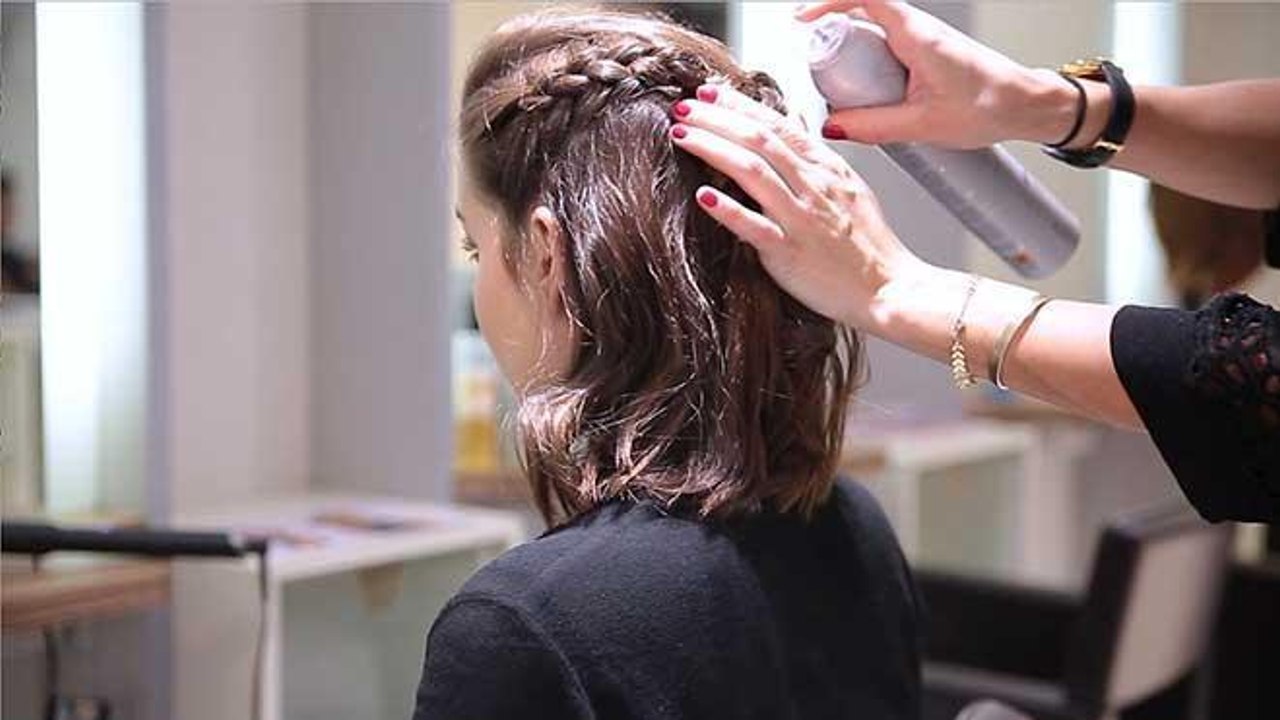 VIDÉO : Coiffure : la couronne de tresses sur un carré