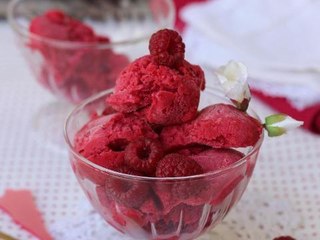 Vidéo : la glace aux framboises hyper facile
