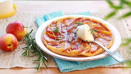 La recette de la tatin aux nectarines et romarin en vidéo