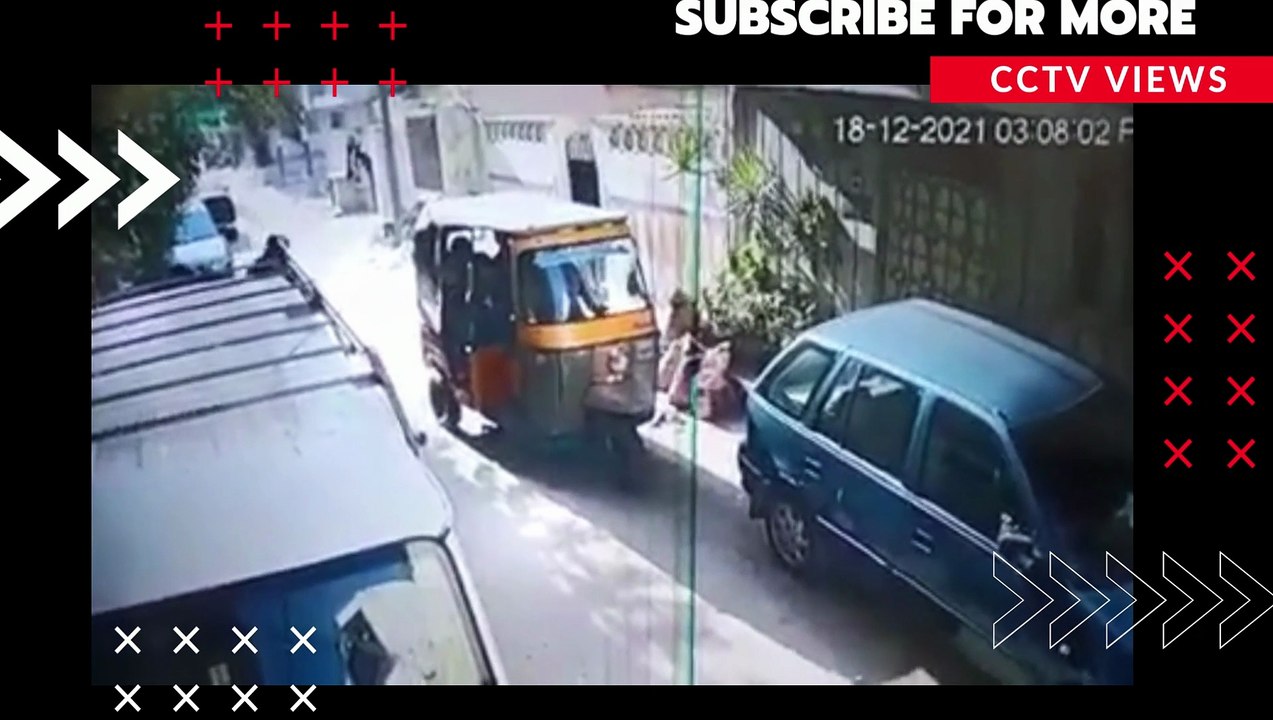 The incident took place in Azizabad blockTwo women, including a rickshaw driver, were robbed | CCTV