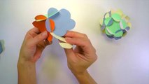 Comment faire une boule de Noël en papier en forme de fleur