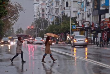 Antalya'da 'Kırmızı' kod cadde ve sokakları boşalttı