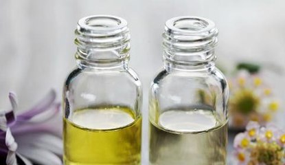 Huiles essentielles : mon mélange anti stress en vidéo