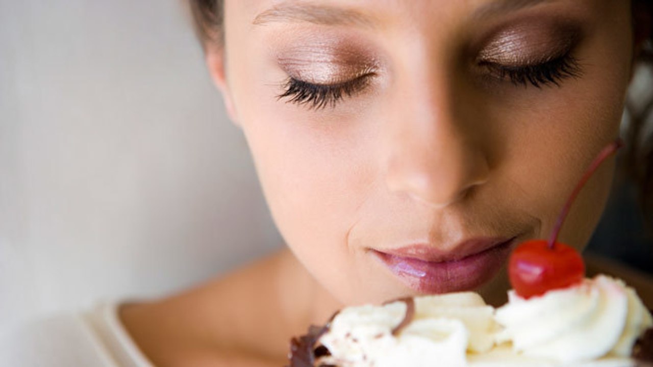 « Sniffer » des sucreries, ça empêche vraiment d’en manger ?