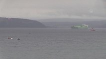 ÇANAKKALE - Çanakkale Boğazı dev gemilerin geçişi nedeniyle tek yönlü kapatıldı