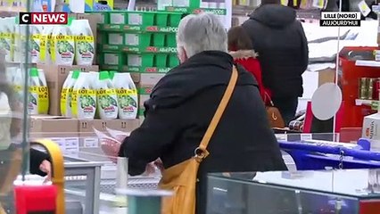 下载视频: Coronavirus - Les autotests sont désormais disponibles à la vente dans les grandes surfaces jusqu'au 31 janvier prochain - VIDEO